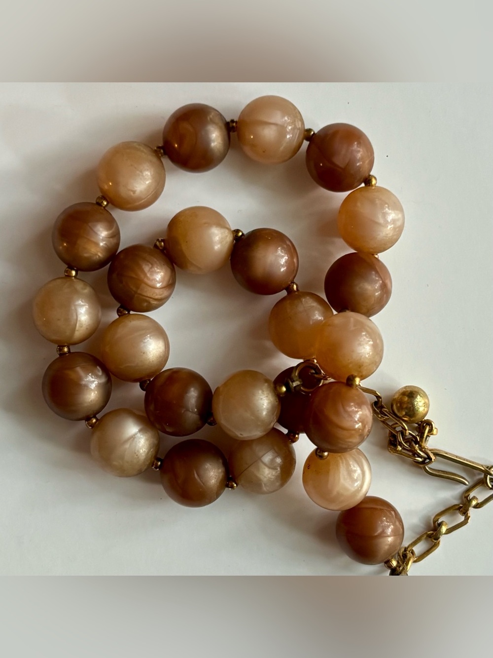 Vintage Trifari Marbled Swirl Bead Necklace Tan Brown Thermoset Pre 1955 30s 40s